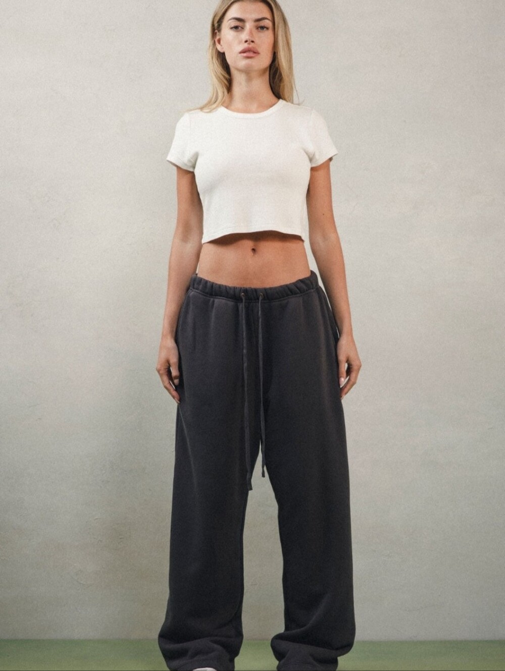 Elwood Straight Leg Swearpant Vintage Black